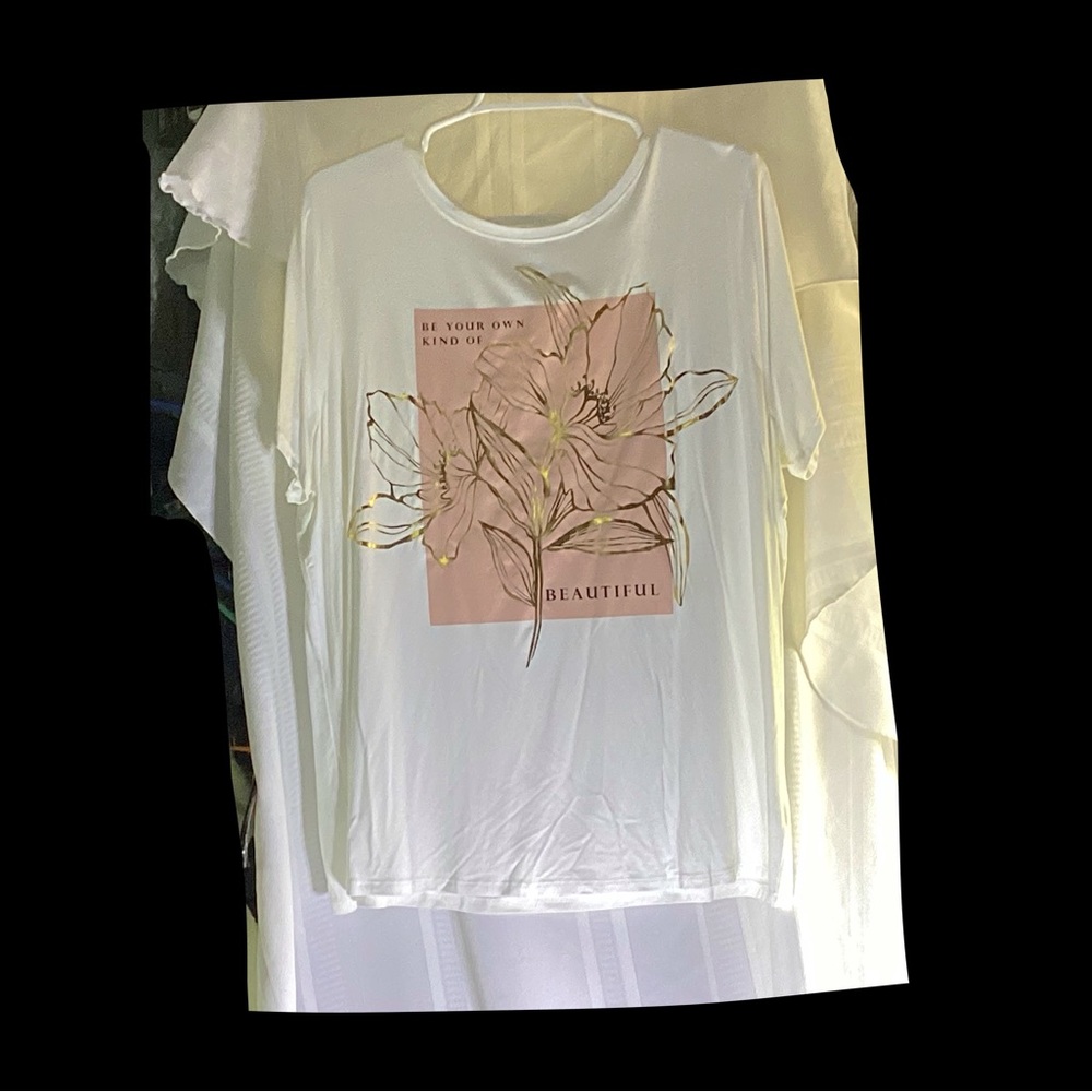Apt. 9 XXL tee beautiful